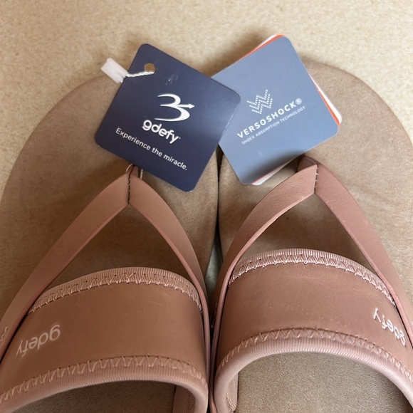 GDEFY VersoShock Orthotic Thong Sandals - NWT - Size 7 - Picture 9 of 12